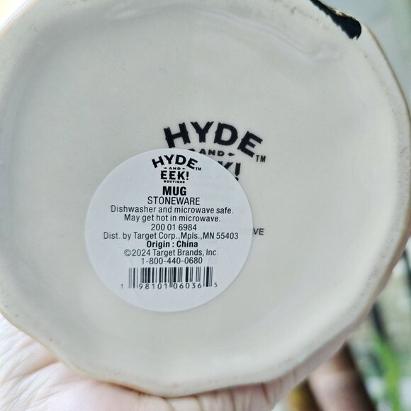 Handmade ✦ Hyde & Eek Vampire Mug Candle ✦ Coconut Brandy Chocolate Chip Soy Wax - Picture 7 of 8